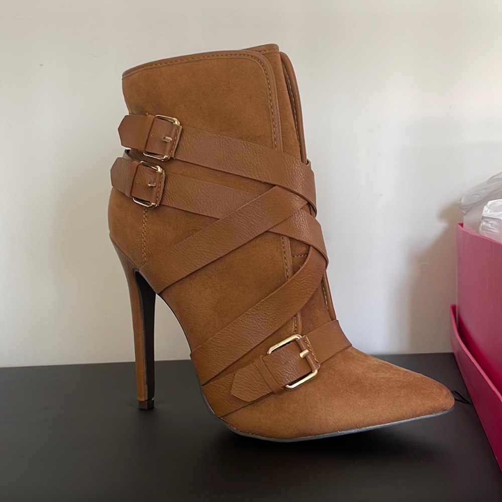 NWT Cognac boot